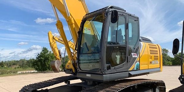 Excavator w/Attachment